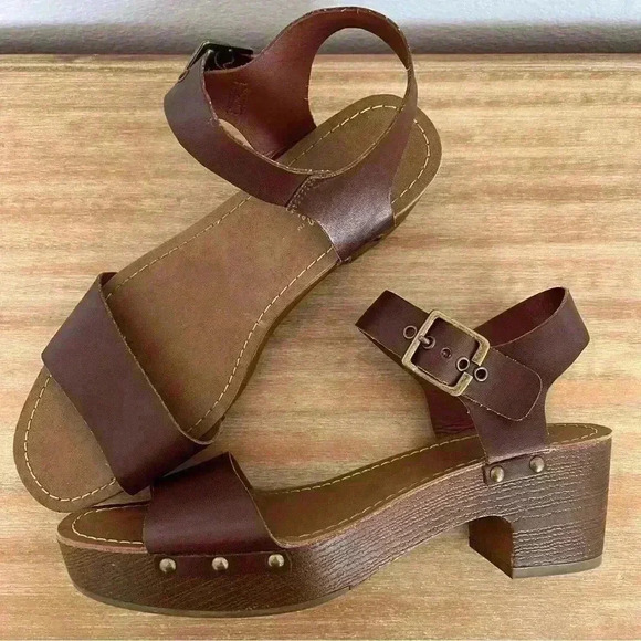American Eagle 9.5 Women Brown Faux Wood Ankle‎ Strap Clog Heel Platform Sandals - Picture 3 of 9